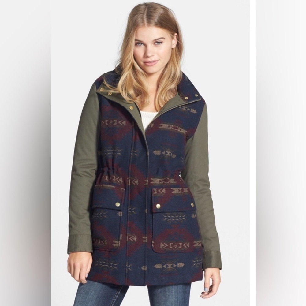 Coffeeshop Mixed Media Aztec Tribal Patterned Print Hooded Coat. Medium.